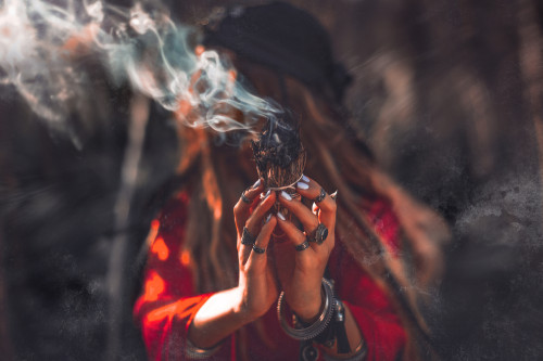 Rituale: Foto: © Zolotarevs / shutterstock / #1814247800